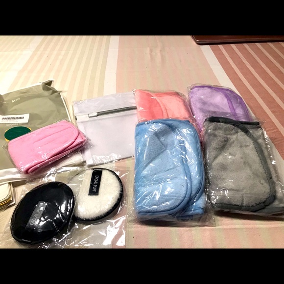 New in Package. Face Cleaner/Makeup Remover MicroFiber Towel Set. - Picture 1 of 7